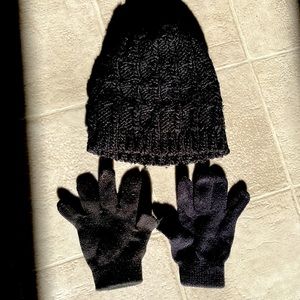 Girls medium to large or woman’s small to medium beanie hat and gloves black